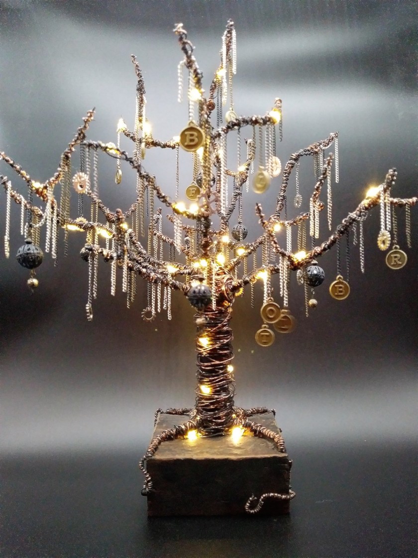 Family tree | Mixed media sculpture | 13in H x 11in L x 9in W